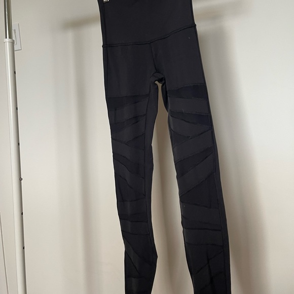 Lulu lemon mesh leggings - Picture 2 of 3